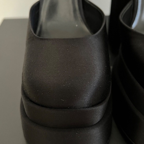 Versace Medusa Aevitas Black Satin Crystal Logo Charm Platform Runway Pumps - Picture 6 of 16